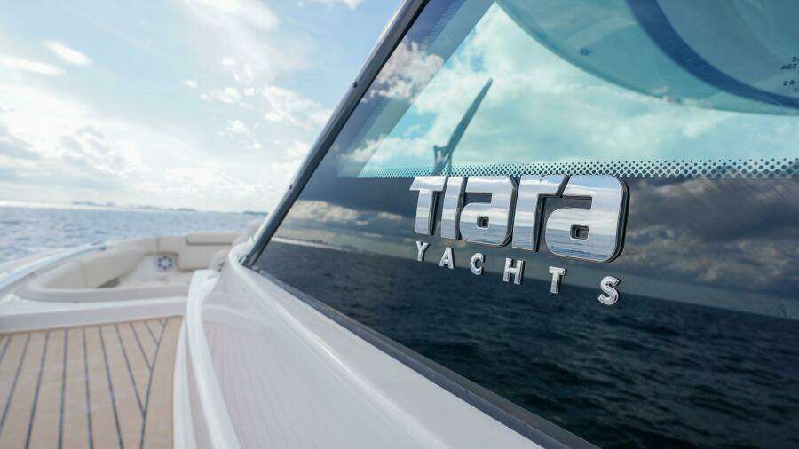 2024 Tiara Yachts 48 LS