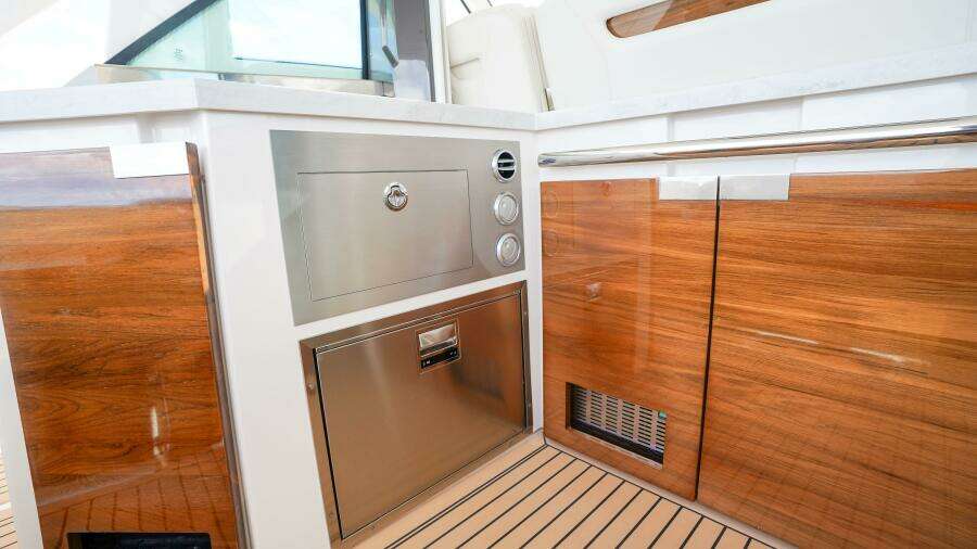 2024 Tiara Yachts 48 LS