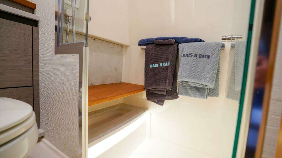 2024 Tiara Yachts 48 LS