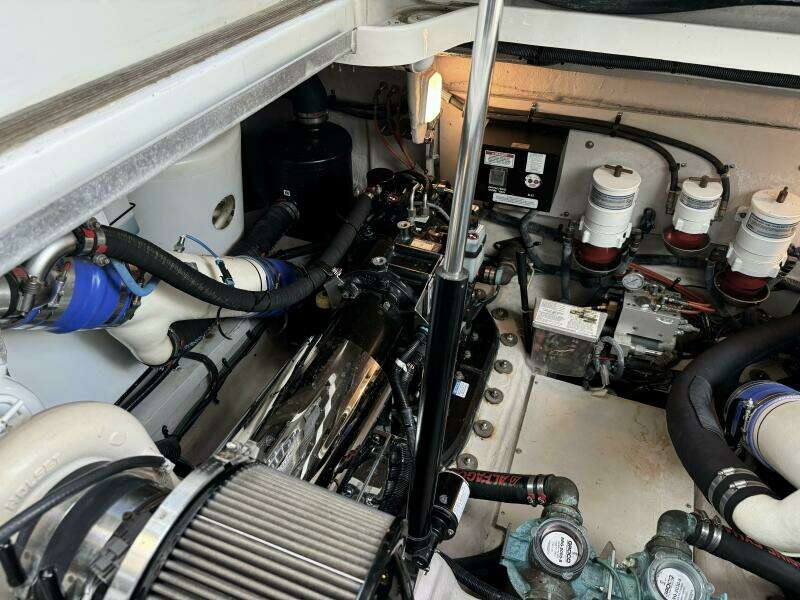 2016 Sea Ray 470 Sundancer 'Lopez Cove II' - Engine Room