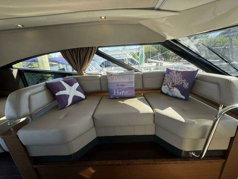 2016 Sea Ray 470 Sundancer 'Lopez Cove II' - Saloon Seating