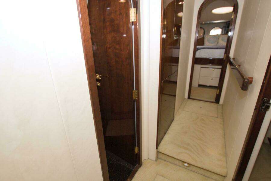 2005 Neptunus 62 Flybridge