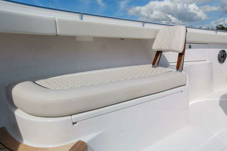 Valhalla 55 - Lucky 24 IV - Bow Seating
