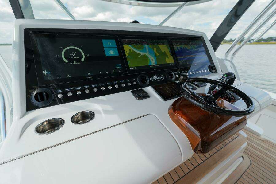 Valhalla 55 - Lucky 24 IV - Helm Station Electronics 