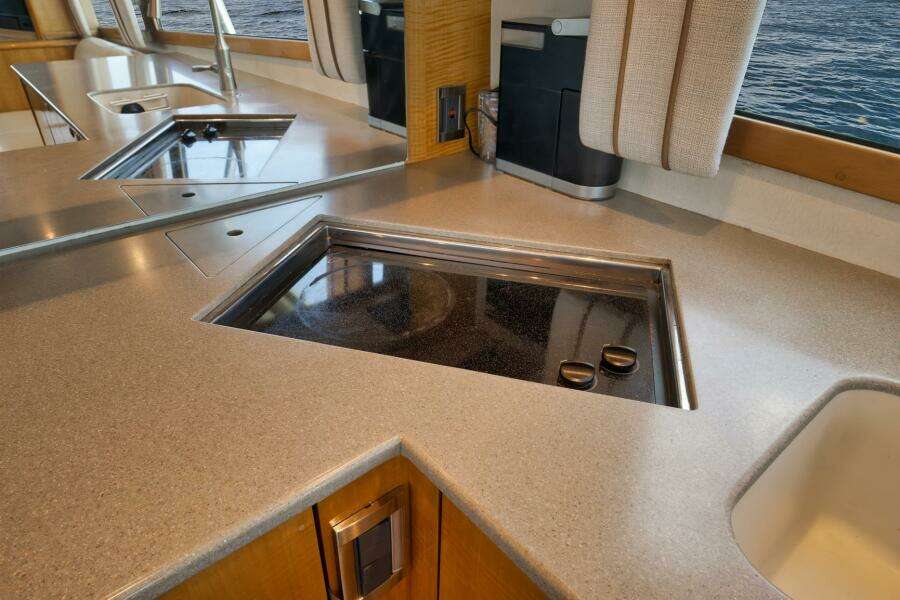 Weaver 60 - Pistol - Interior Galley