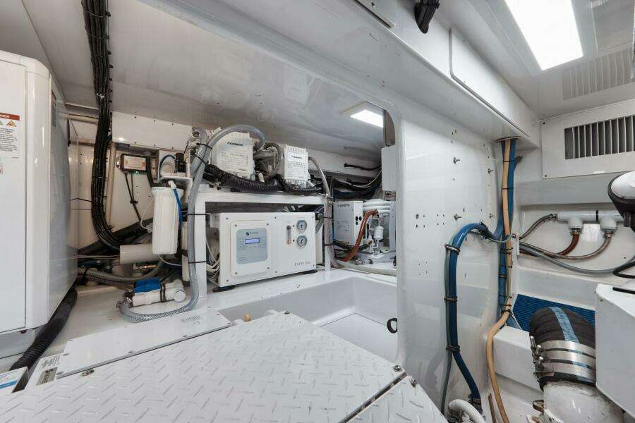 Weaver 60 - Pistol - Engine Room