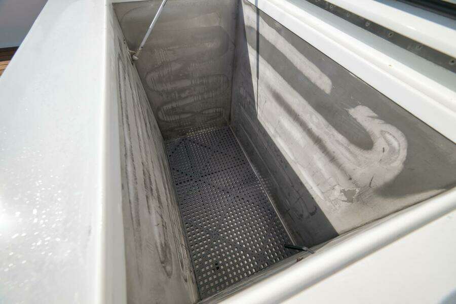 Weaver 60 - Pistol - Exterior Cockpit