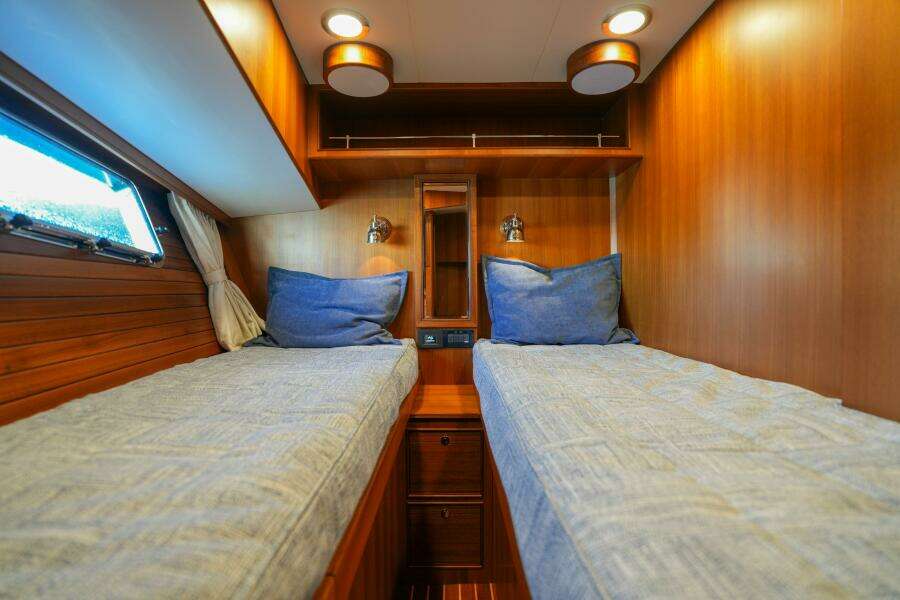 038 Guest Stateroom Facing Aft