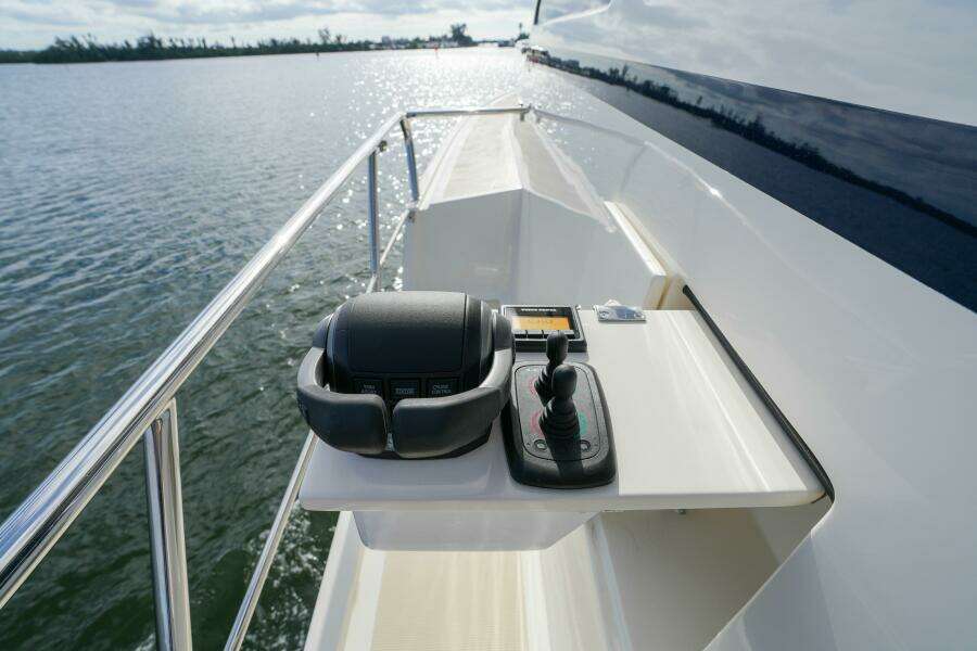 066 Port Command Bridge Pop Out Wing Station