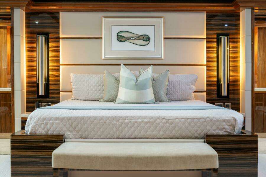 2013 125' Hargrave Raised Pilothouse - Mesmerize