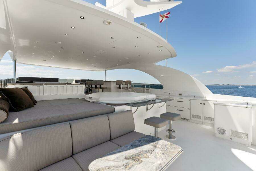 2013 125' Hargrave Raised Pilothouse - Mesmerize