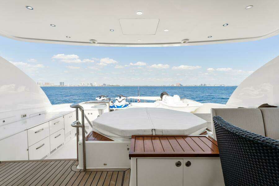 2013 125' Hargrave Raised Pilothouse - Mesmerize
