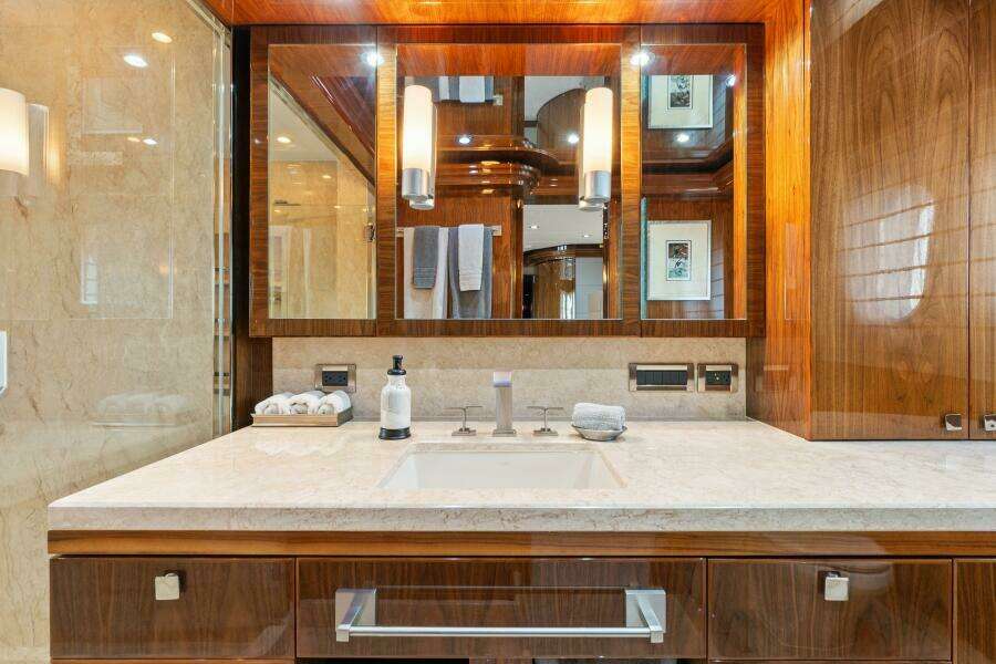 2013 125' Hargrave Raised Pilothouse - Mesmerize