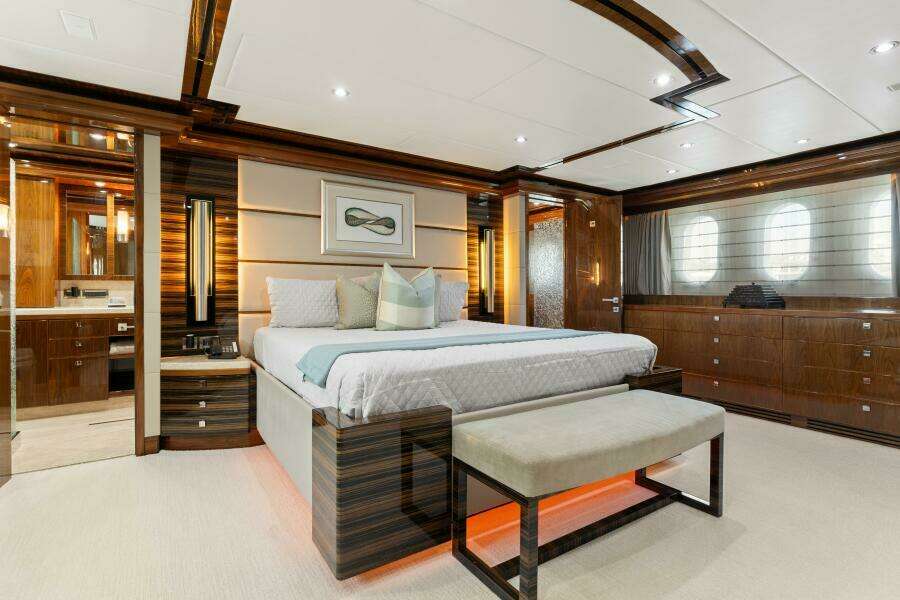 2013 125' Hargrave Raised Pilothouse - Mesmerize
