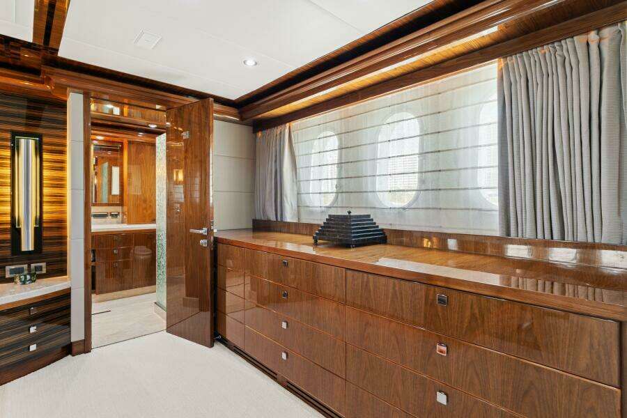 2013 125' Hargrave Raised Pilothouse - Mesmerize