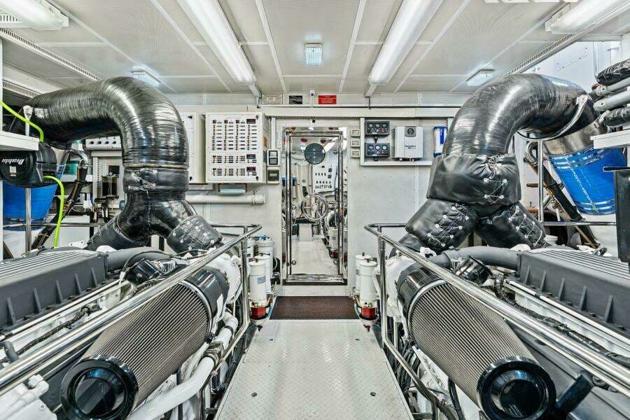 2013 125' Hargrave Raised Pilothouse - Mesmerize