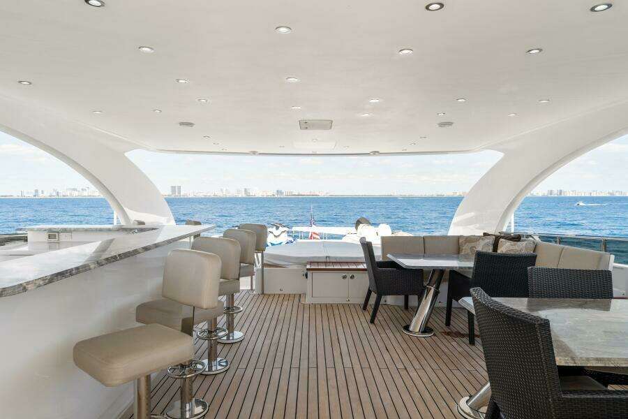 2013 125' Hargrave Raised Pilothouse - Mesmerize