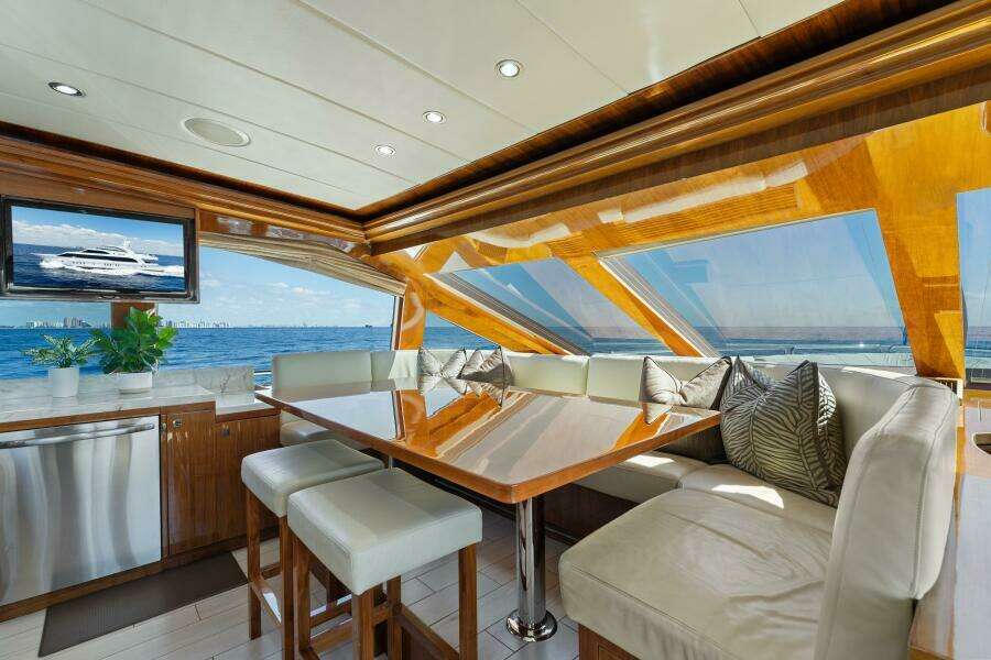 2013 125' Hargrave Raised Pilothouse - Mesmerize