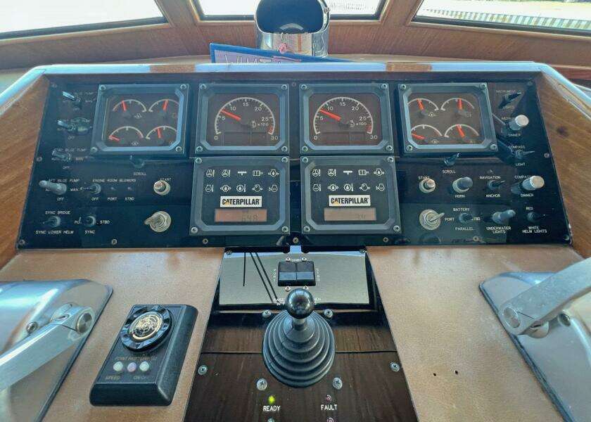 1985 Hatteras Motor Yacht