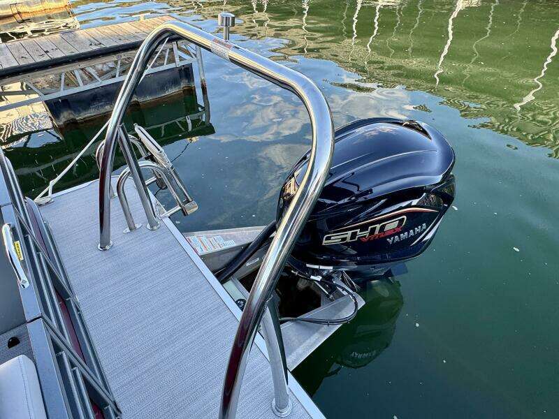 2023 Veranda Vertex VTX 22R TritoonFL