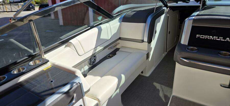 2016 Formula 330 Crossover Bowrider