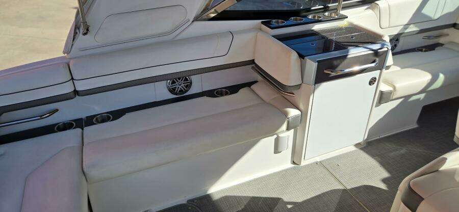 2016 Formula 330 Crossover Bowrider