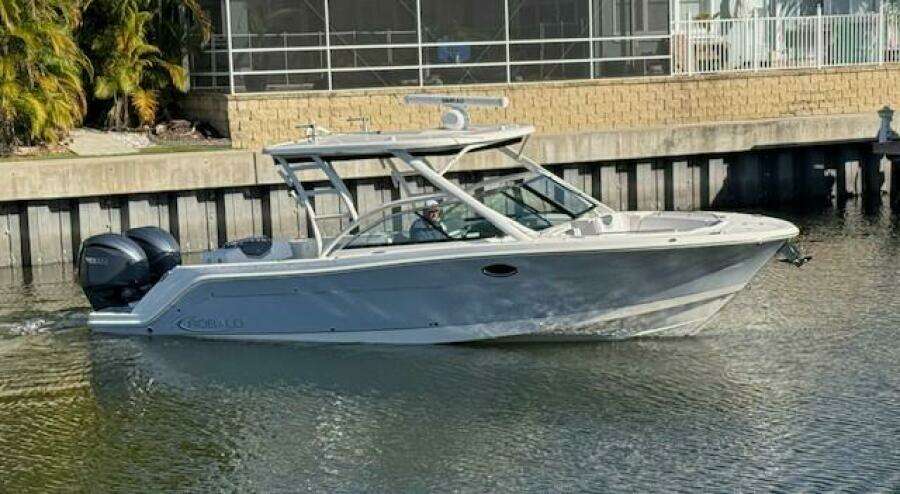 2021 Robalo R317