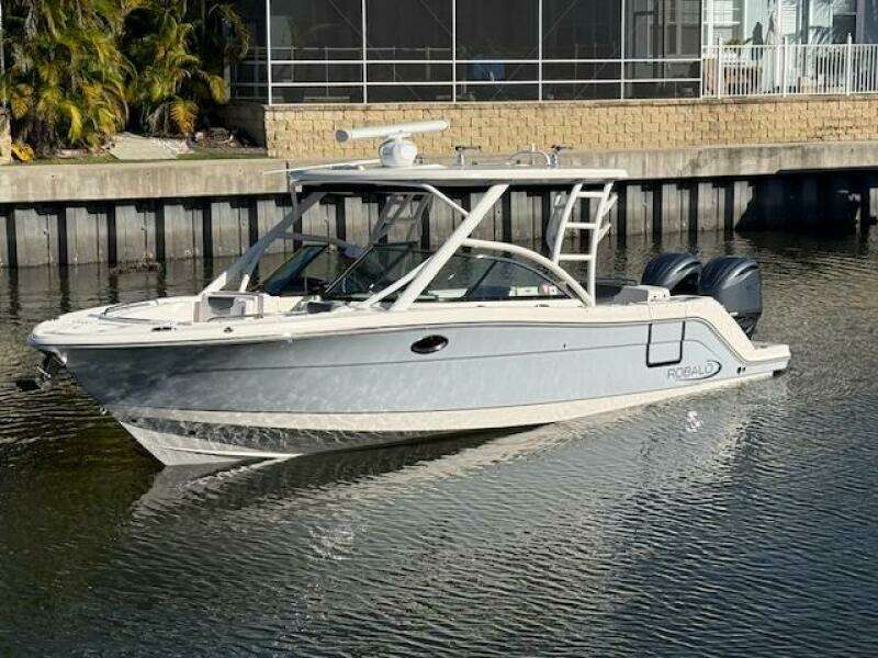 2021 Robalo R317
