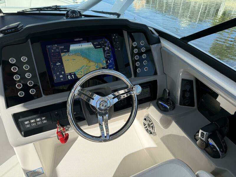 2021 Robalo R317