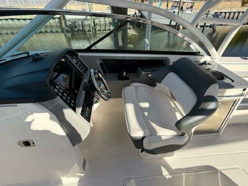 2021 Robalo R317