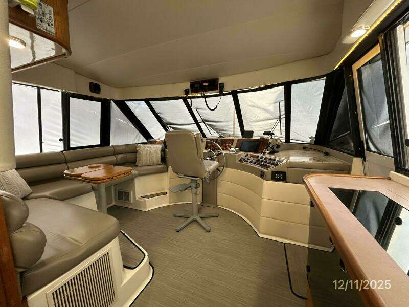 47' Bayliner pilothouse forward
