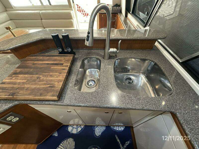 47' Bayliner galley sinks