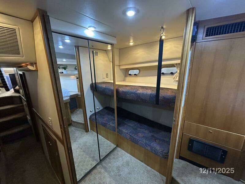 47' Bayliner port forward stateroom