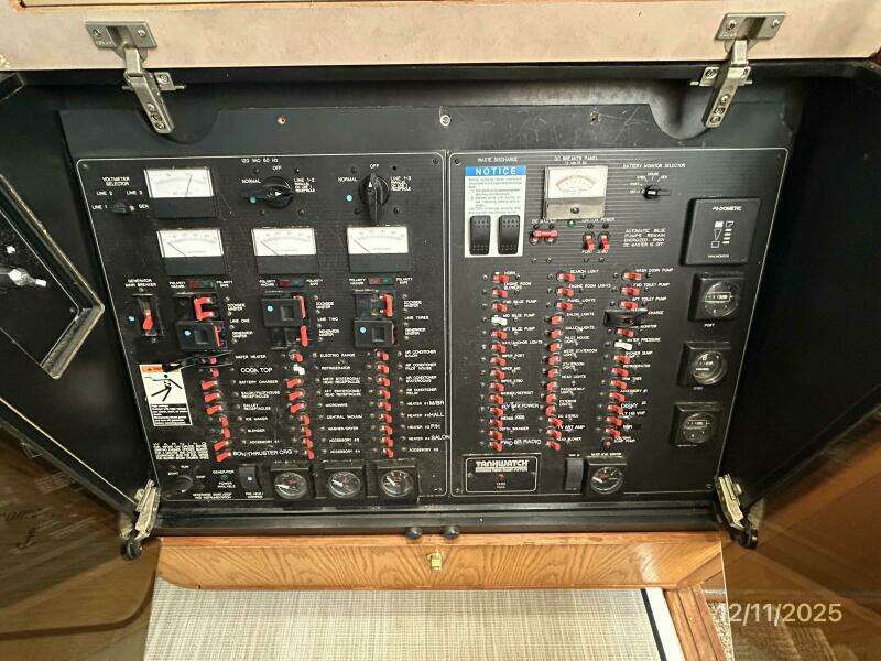 47' Bayliner electrical panel
