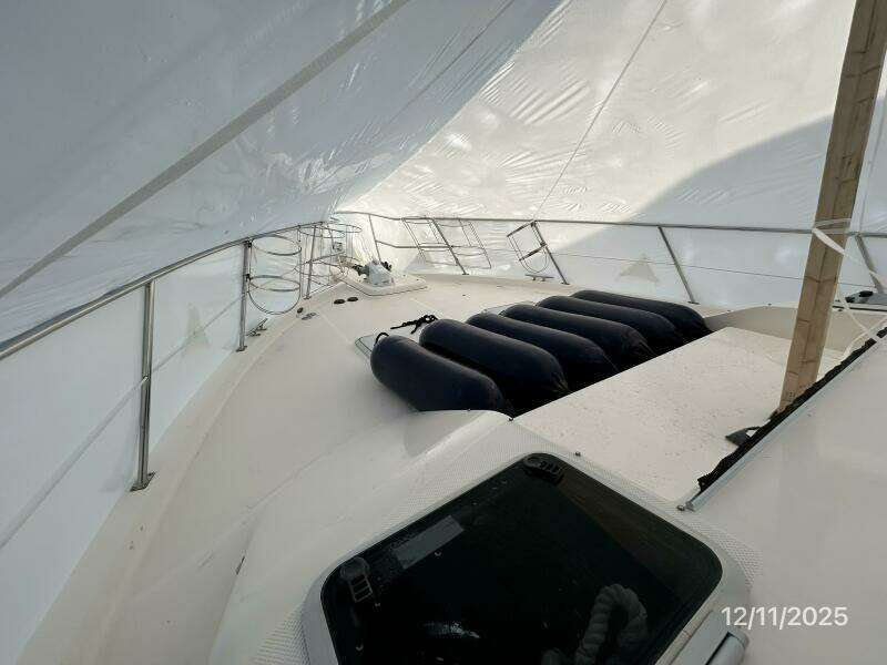 47' Bayliner foredeck2