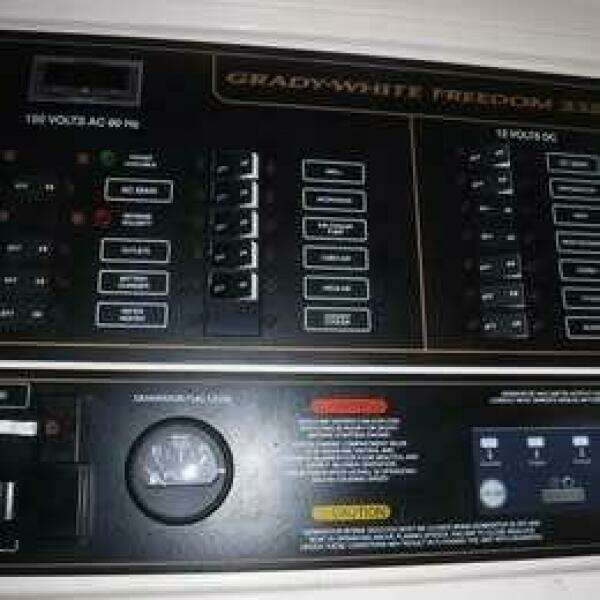 2014 Grady-White 335 Freedom