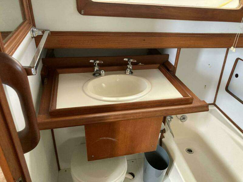 1981 Albin Double Cabin