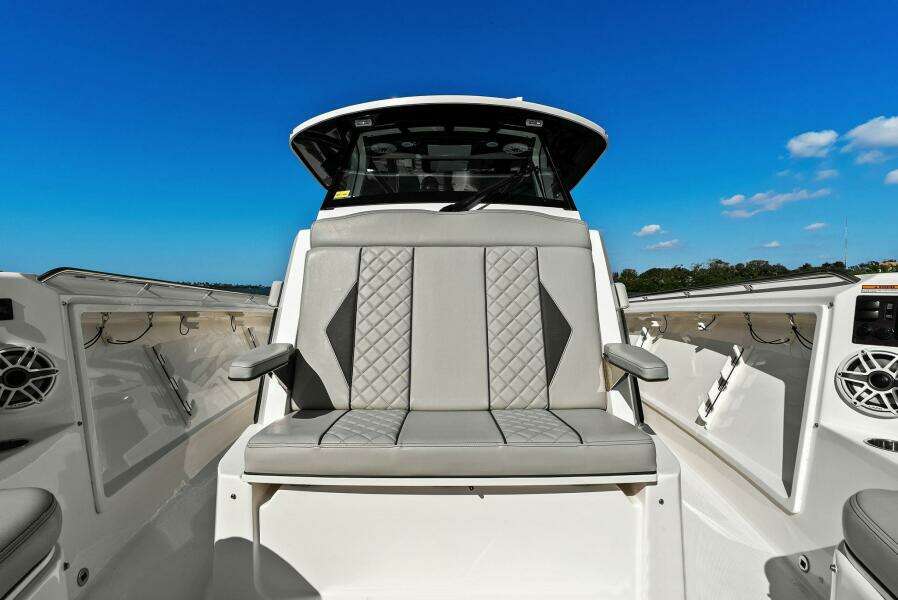 2024 Pursuit S 358 Sport - Foredeck Seating 