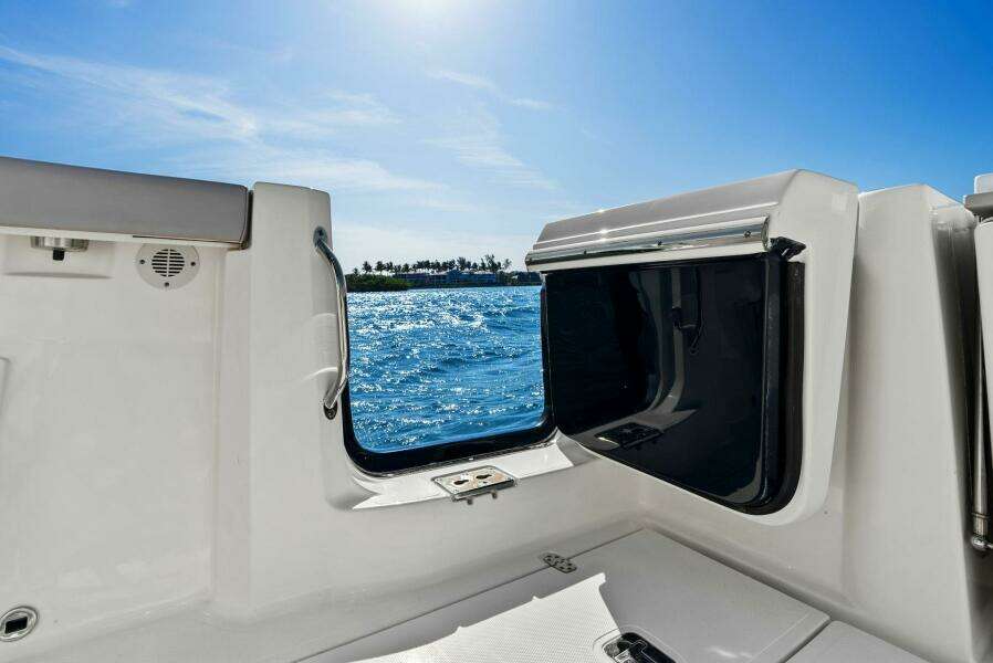 2024 Pursuit S 358 Sport - Cockpit Door