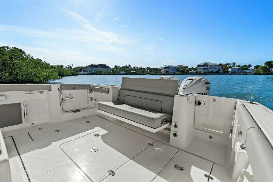 2024 Pursuit S 358 Sport - Cockpit