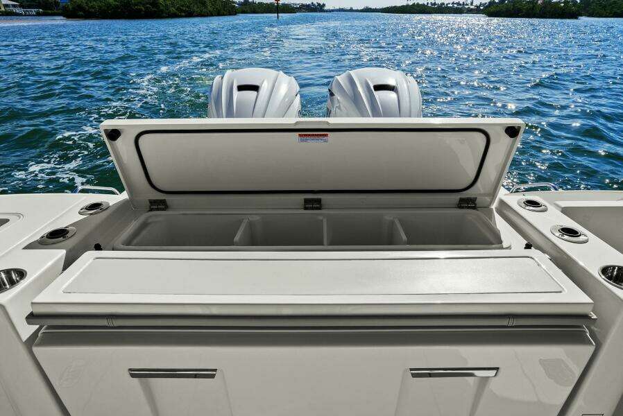 2024 Pursuit S 358 Sport - Storage