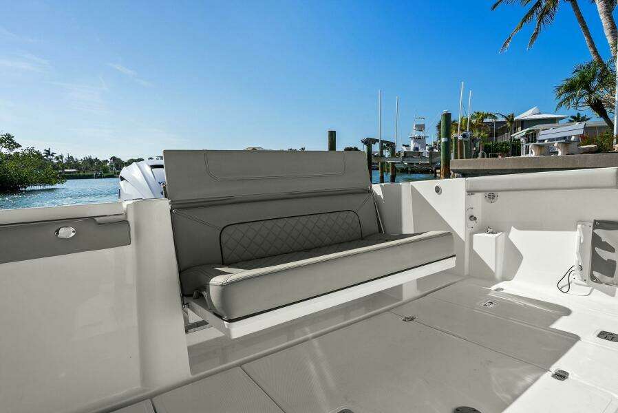 2024 Pursuit S 358 Sport - Cockpit