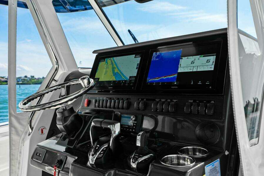 2024 Pursuit S 358 Sport - Helm