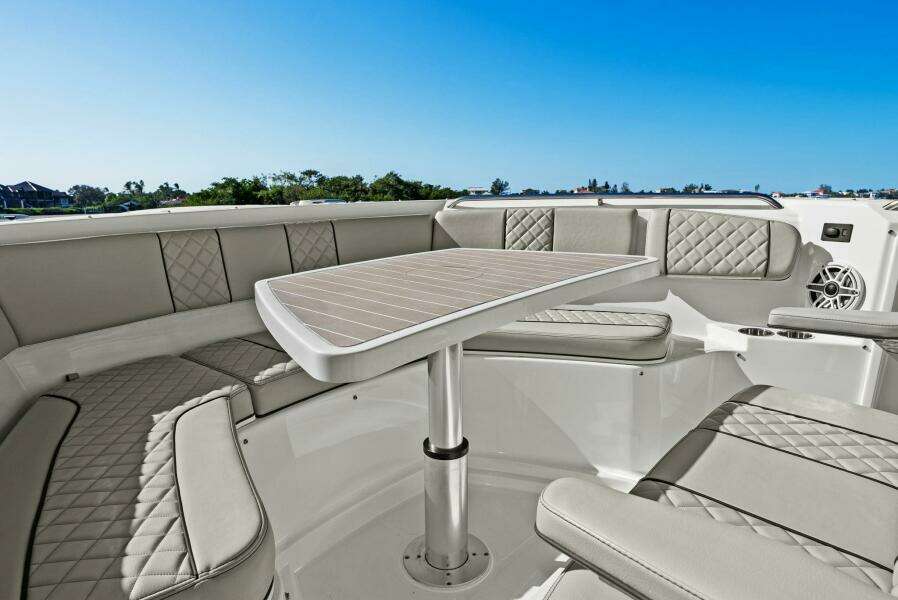 2024 Pursuit S 358 Sport - Foredeck Seating 