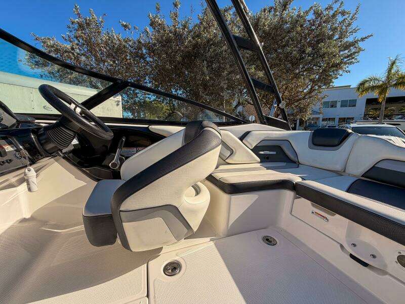 2017 Yamaha Boats AR195