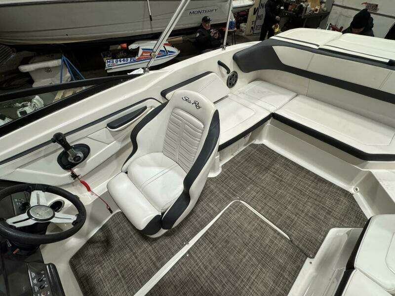 2016 Sea Ray 210SPX-OB