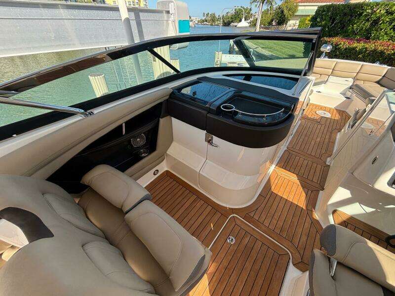 2016 Sea Ray 350 SLX