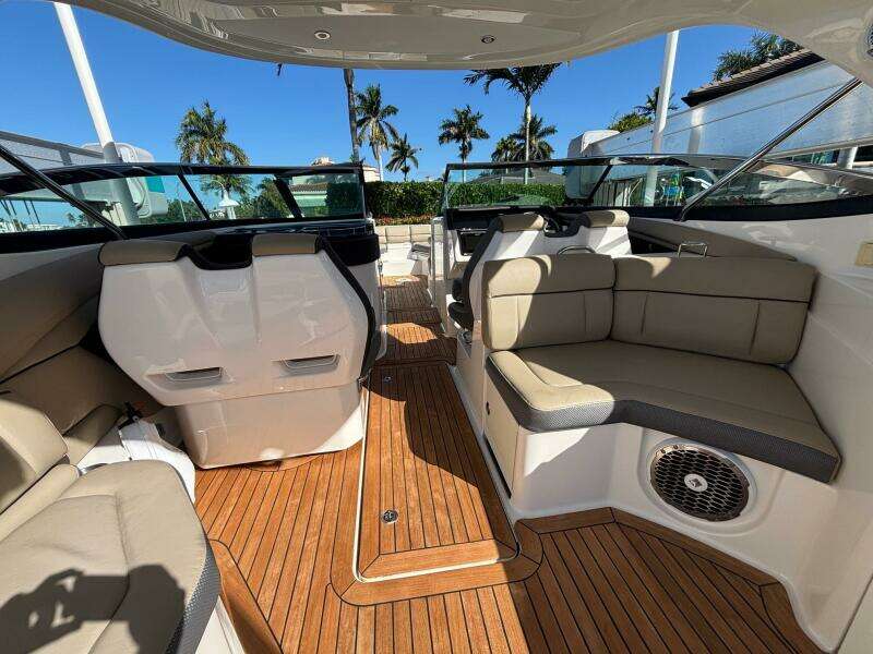 2016 Sea Ray 350 SLX