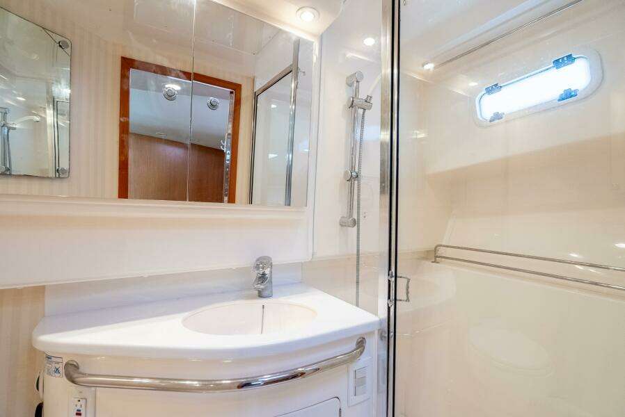 2007 Cabo 40 Express