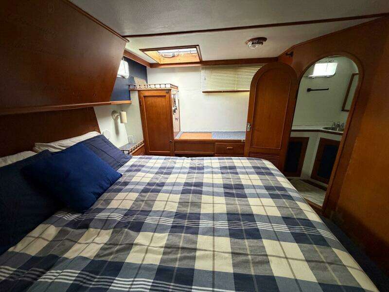 1984 Golden Star Trawler